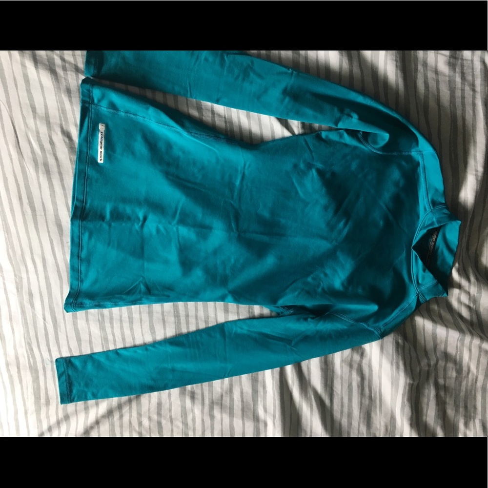 Woman’s under armour long sleeve